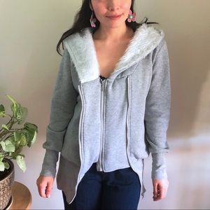 🧡3/$15 Fuzzy sweater for winter!